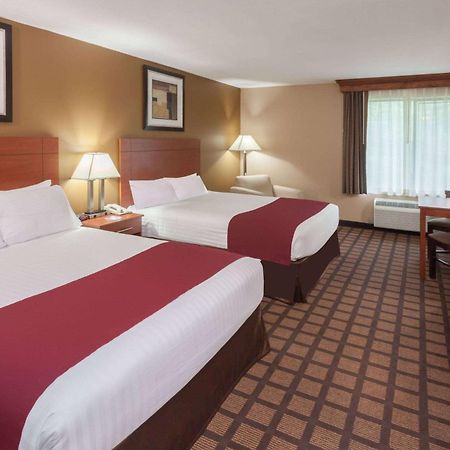Baymont By Wyndham New Buffalo Extérieur photo