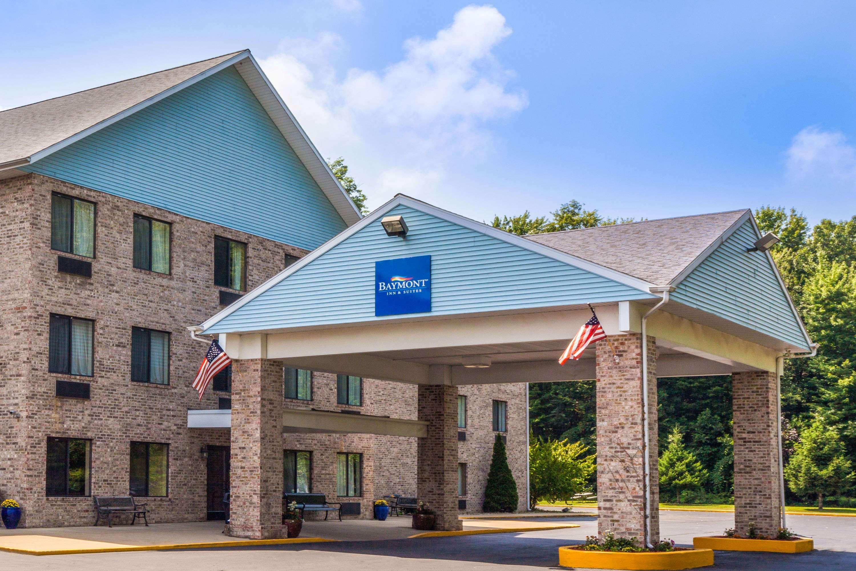 Baymont By Wyndham New Buffalo Extérieur photo