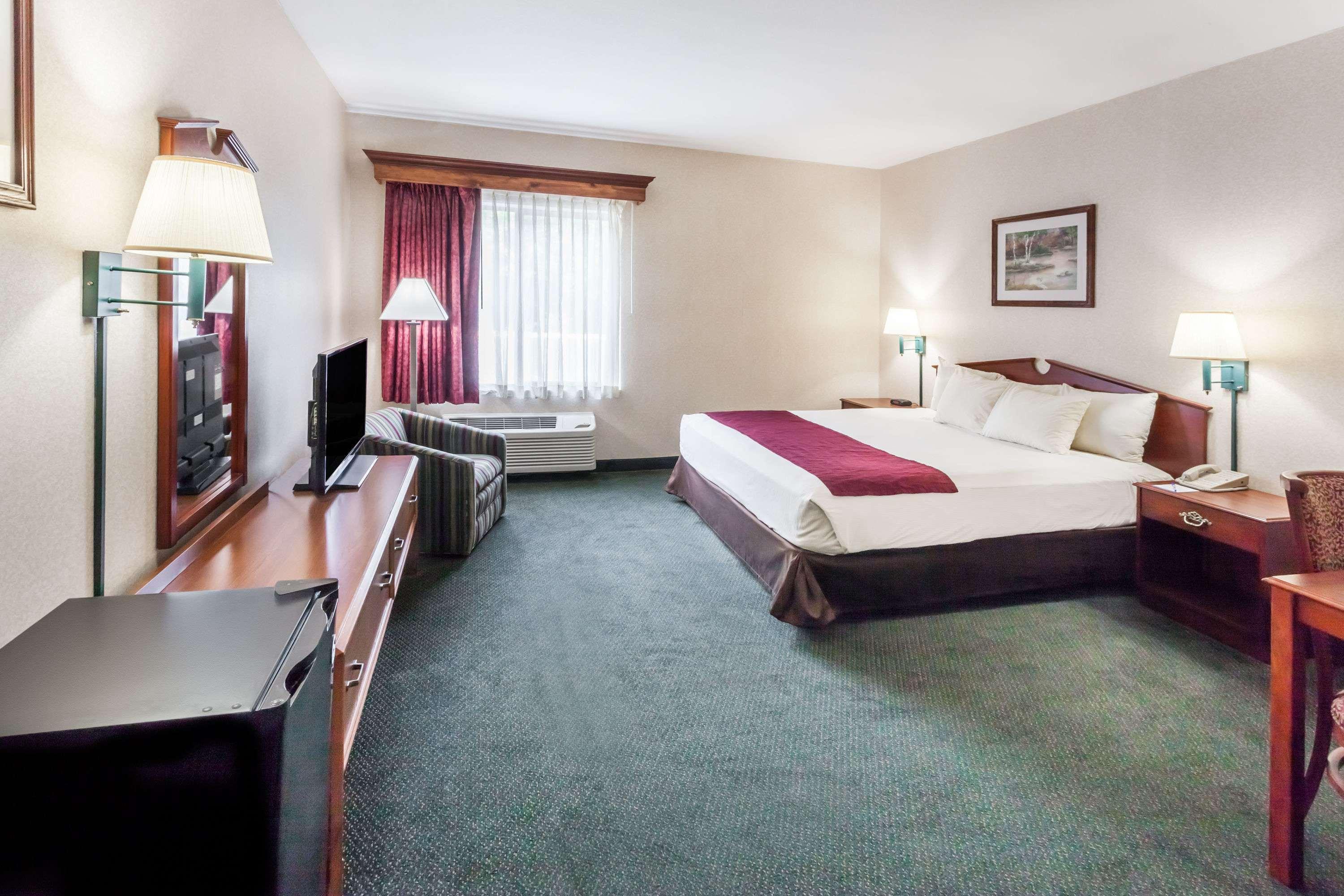 Baymont By Wyndham New Buffalo Extérieur photo
