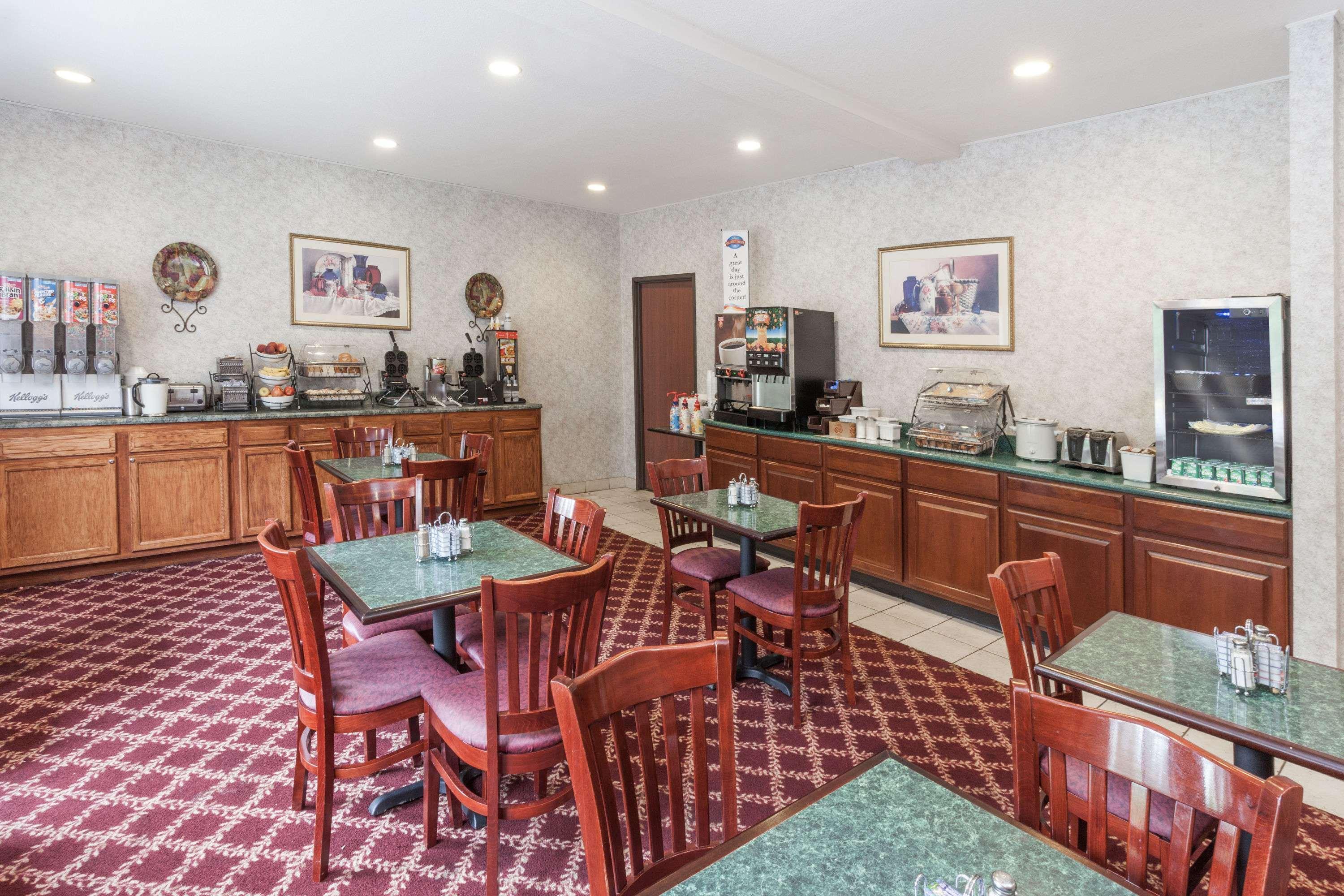 Baymont By Wyndham New Buffalo Extérieur photo