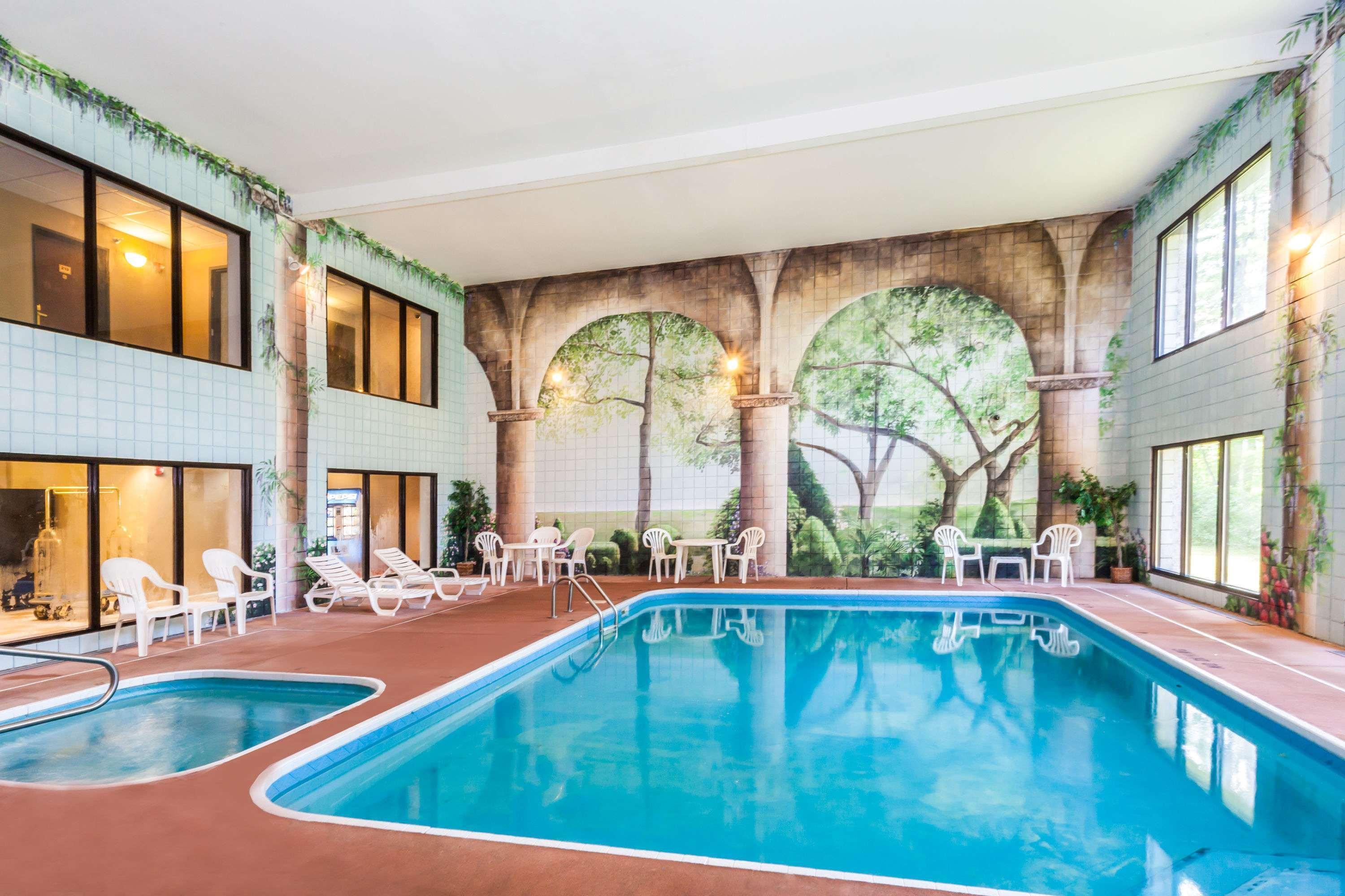 Baymont By Wyndham New Buffalo Extérieur photo