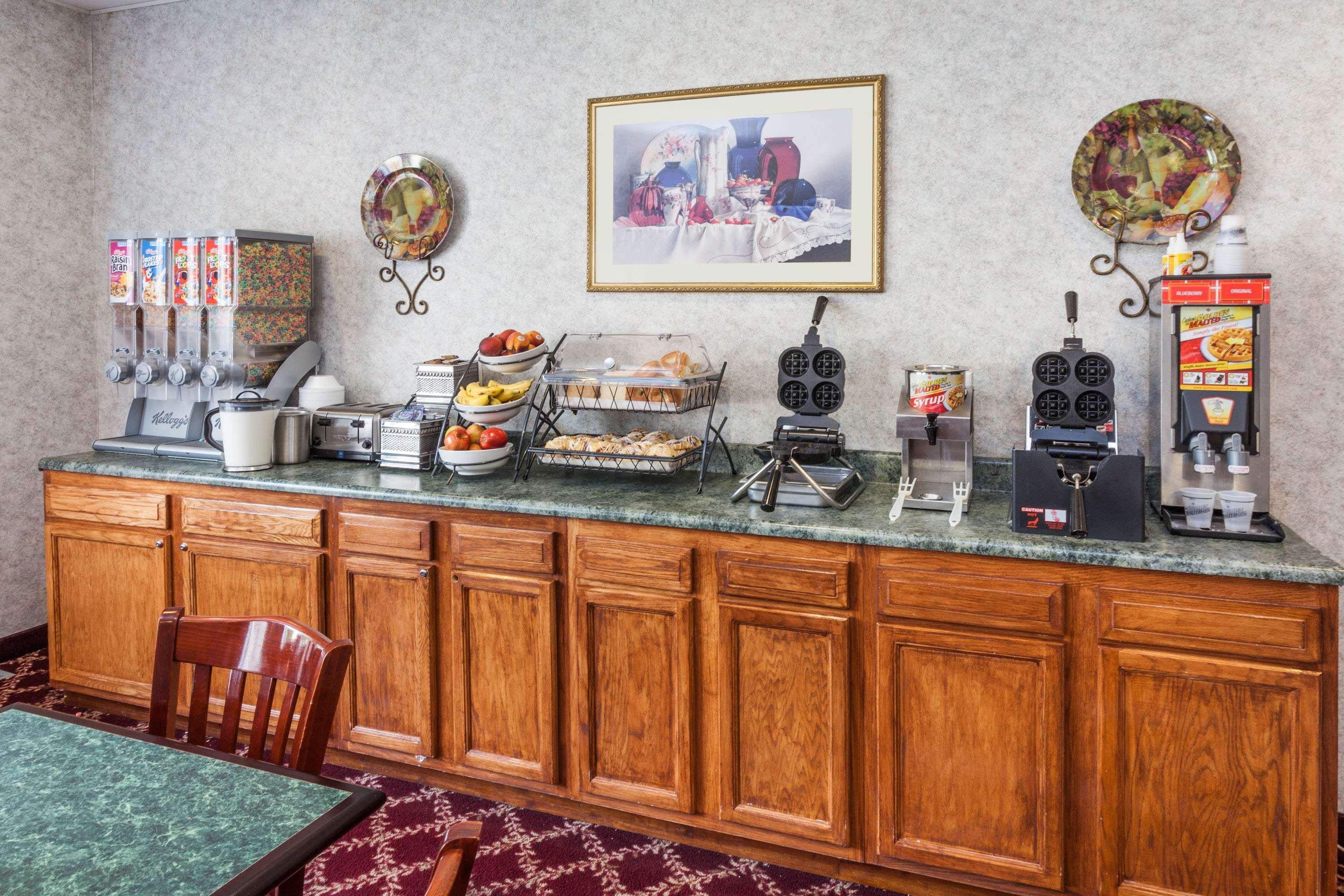 Baymont By Wyndham New Buffalo Extérieur photo