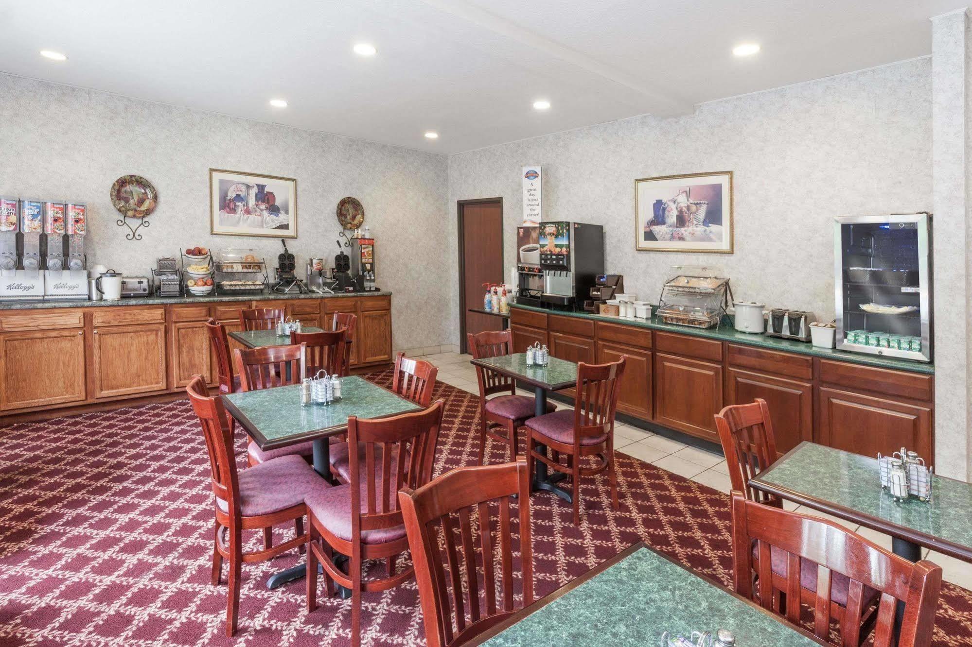 Baymont By Wyndham New Buffalo Extérieur photo